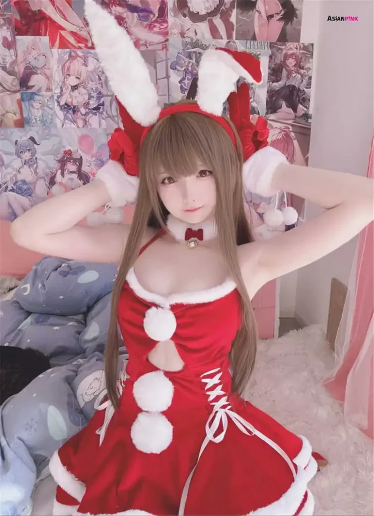 Cosplayer-Xi-Dadai-bunny-santa
